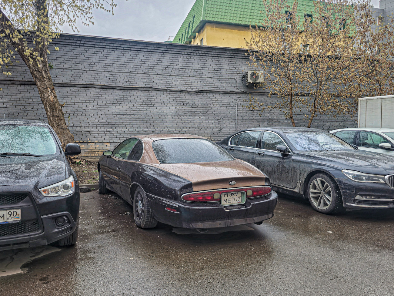 Москва, № М 829 МЕ 777 — Buick Riviera (8G) '95-98