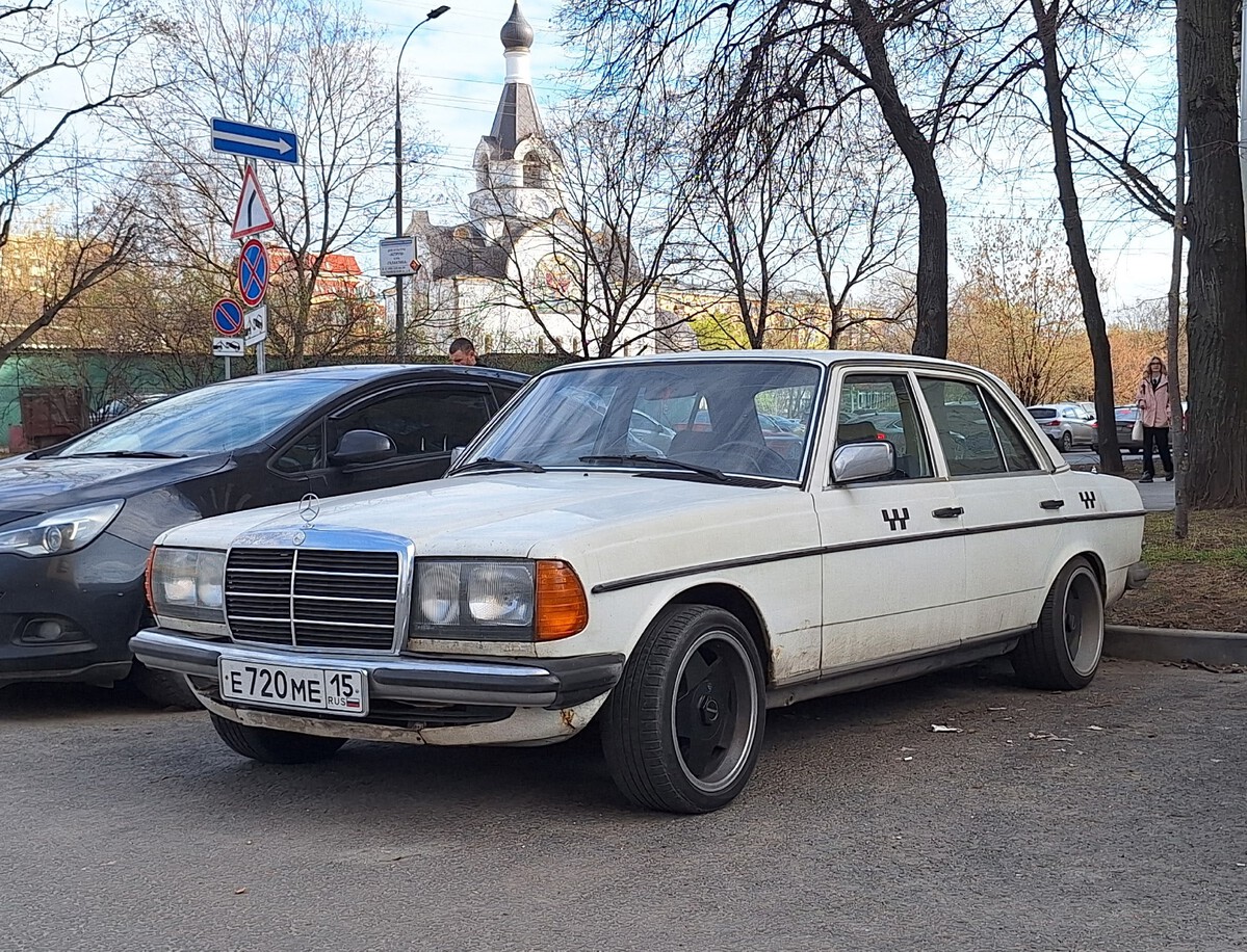 Северная Осетия, № Е 720 МЕ 15 — Mercedes-Benz (W123) '76-86