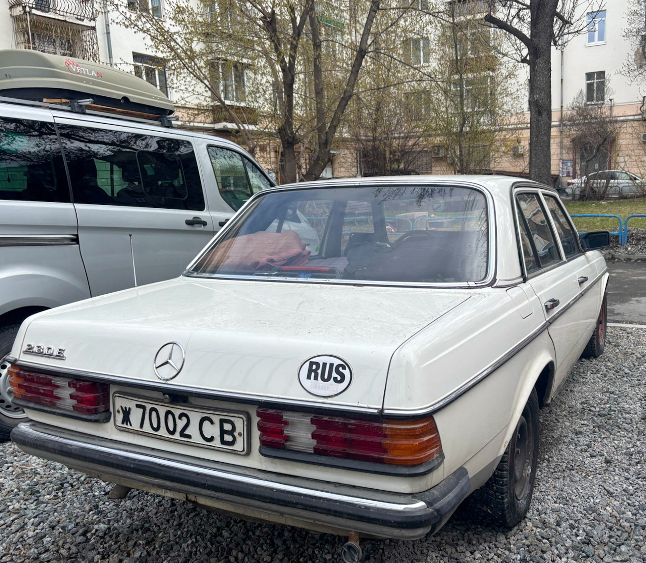 Свердловская область, № Ж 7002 СВ — Mercedes-Benz (W123) '76-86