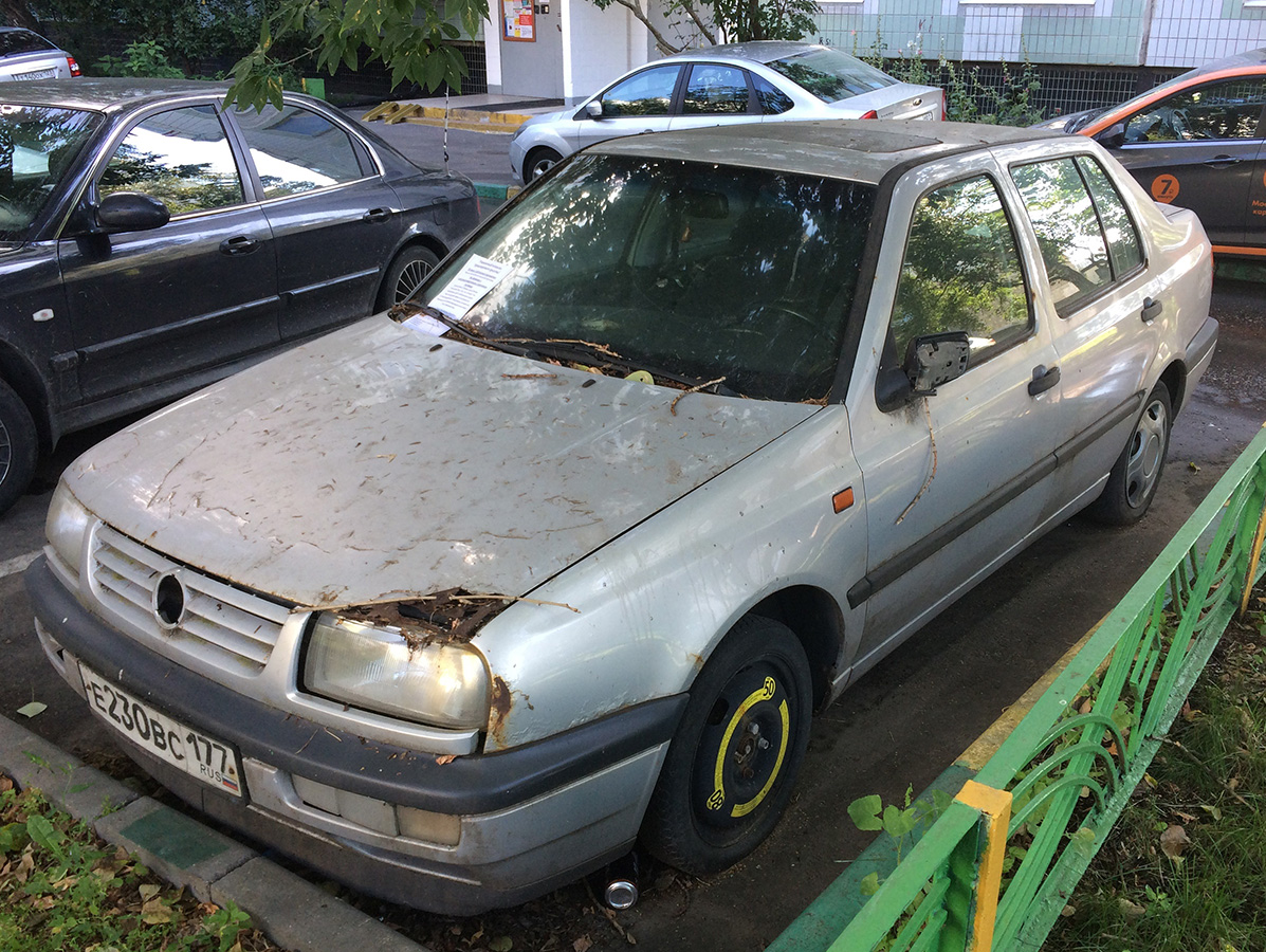 Москва, № Е 230 ВС 177 — Volkswagen Vento (A3) '92-99