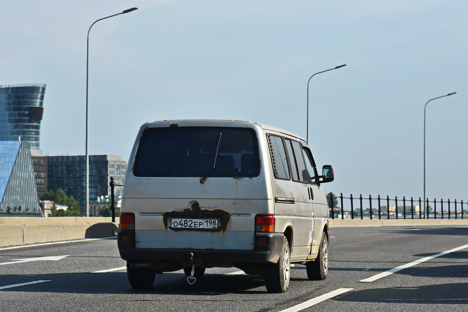 Санкт-Петербург, № О 482 ЕР 198 — Volkswagen Caravelle (T4) '90-03