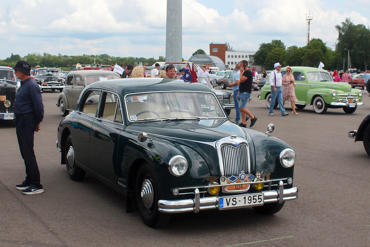 Латвия, № VS-1955 — Riley Pathfinder '53-57; Литва — Nesenstanti klasika 2025