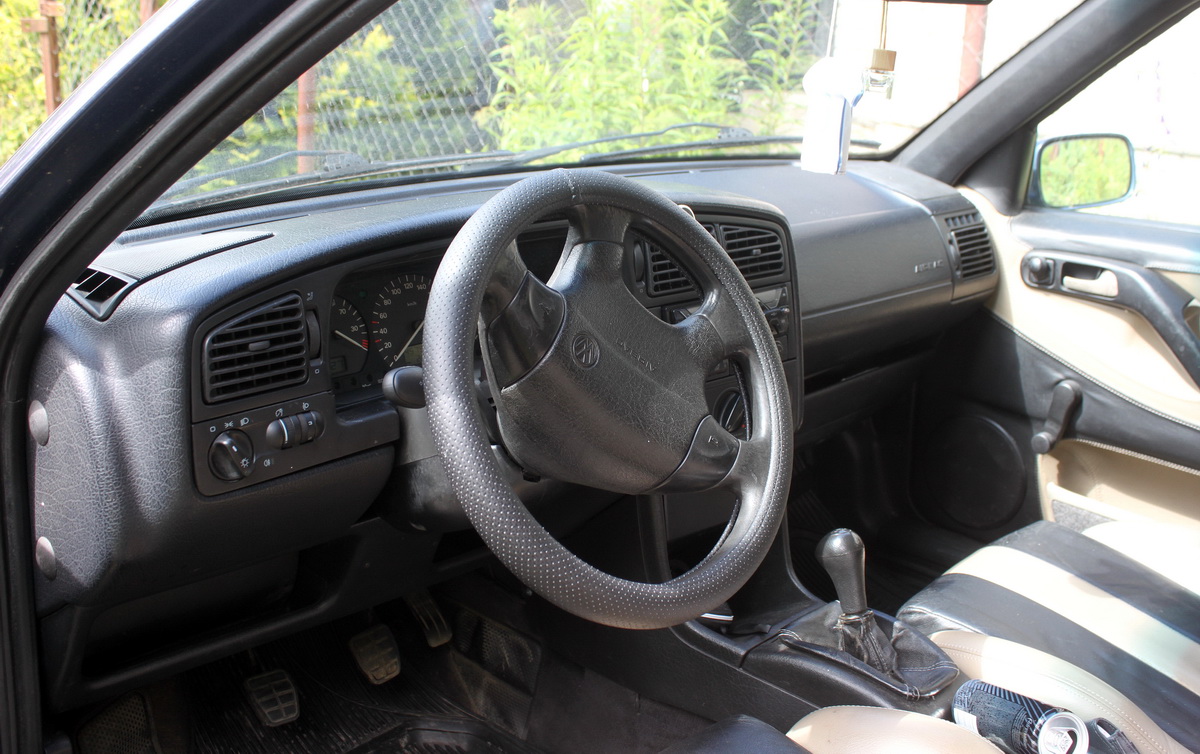Псковская область, № Т 020 ЕЕ 60 — Volkswagen Passat Variant (B4) '93-97