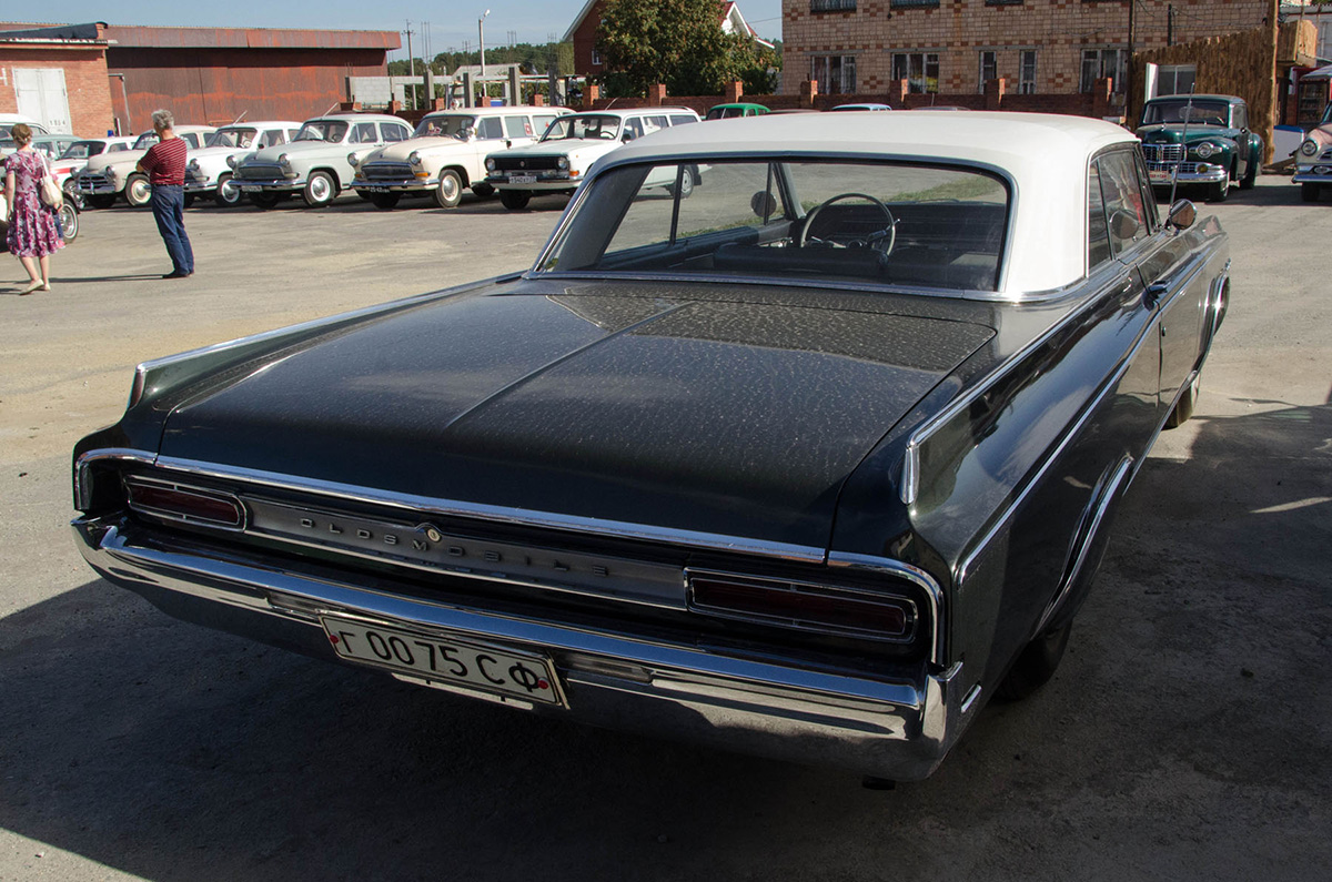 Свердловская область, № Г 0075 СФ — Oldsmobile 88 (5G) '61-64