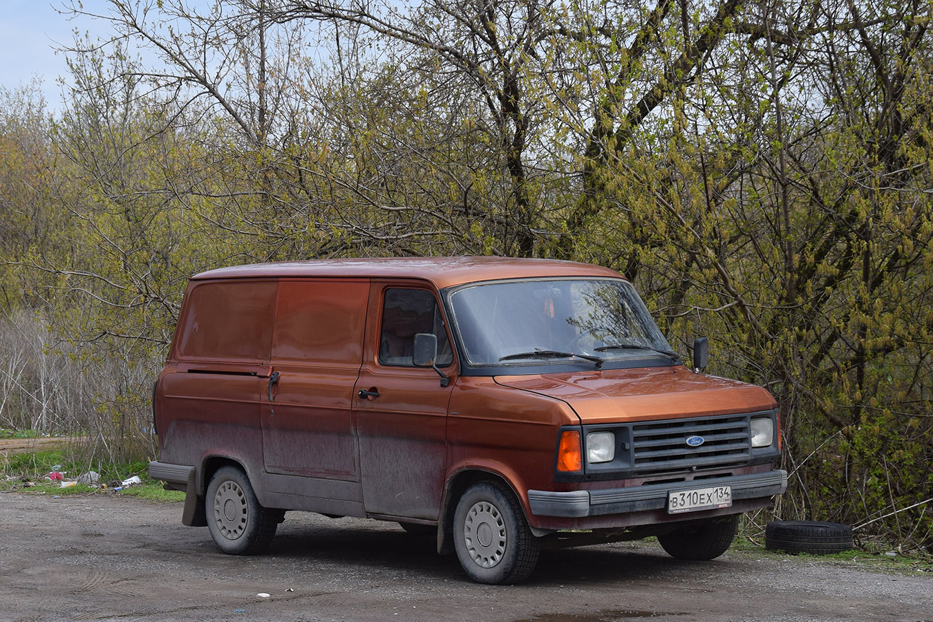 Волгоградская область, № В 310 ЕХ 134 — Ford Transit (2G) '78-86