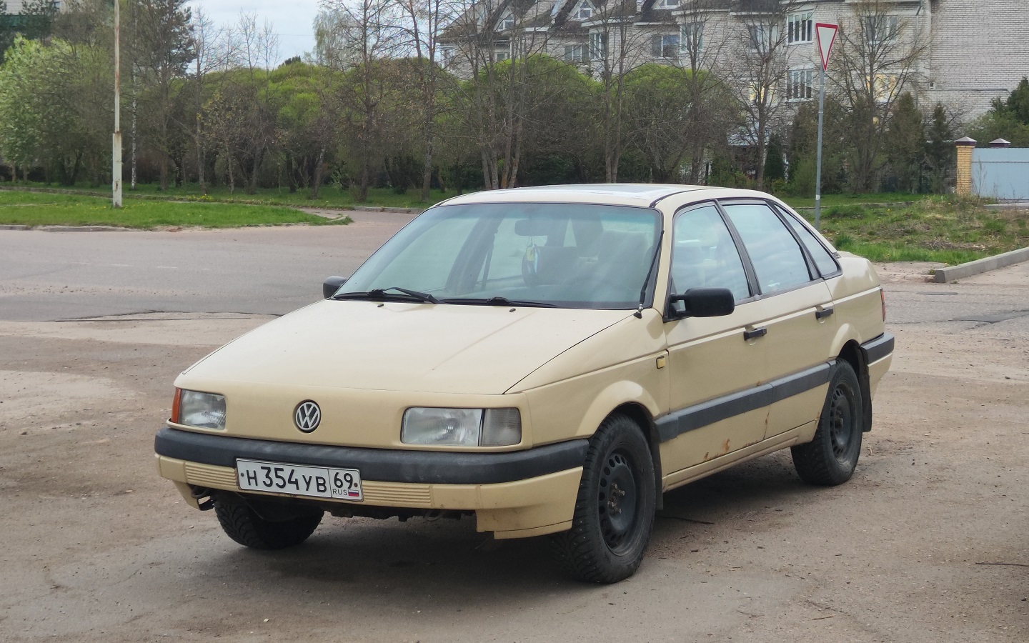 Тверская область, № Н 354 УВ 69 — Volkswagen Passat (B3) '88-93
