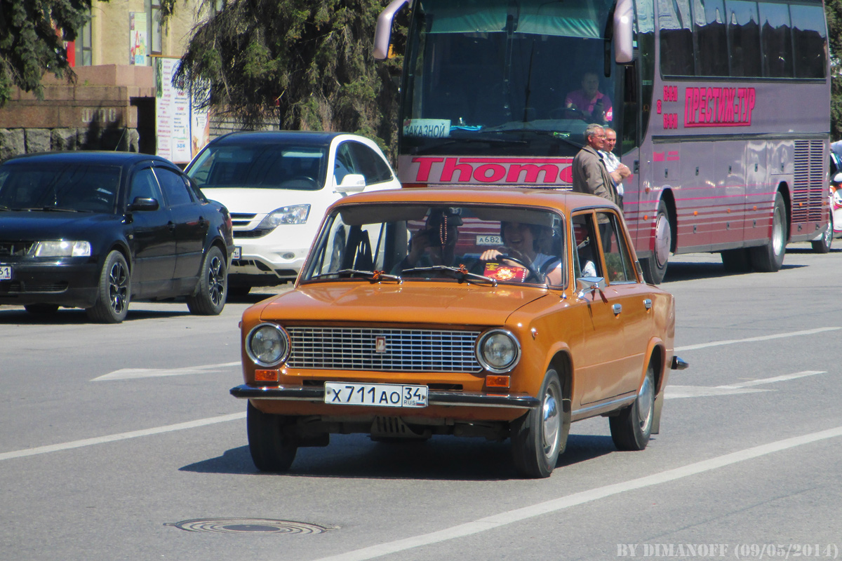Волгоградская область, № Х 711 АО 34 — ВАЗ-21011 Жигули '74-83; Волгоградская область — Ретропарад 9 мая 2014