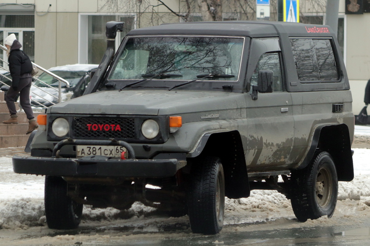 Сахалинская область, № А 381 СХ 65 — Toyota Land Cruiser (J70) (heavy) '84-07