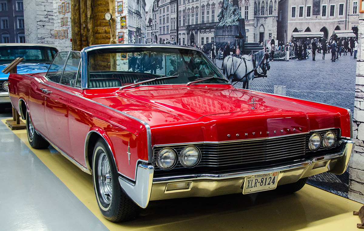 Свердловская область, № XLK-8124 — Lincoln Continental (4G) '61-69