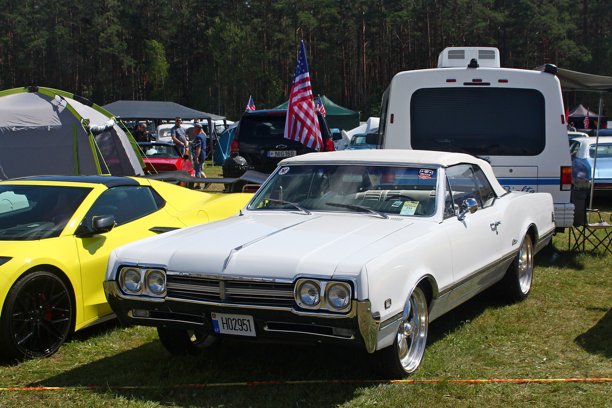 Литва, № H02951 — Oldsmobile Cutlass (2G) '64-67; Литва — American Spirit 2025