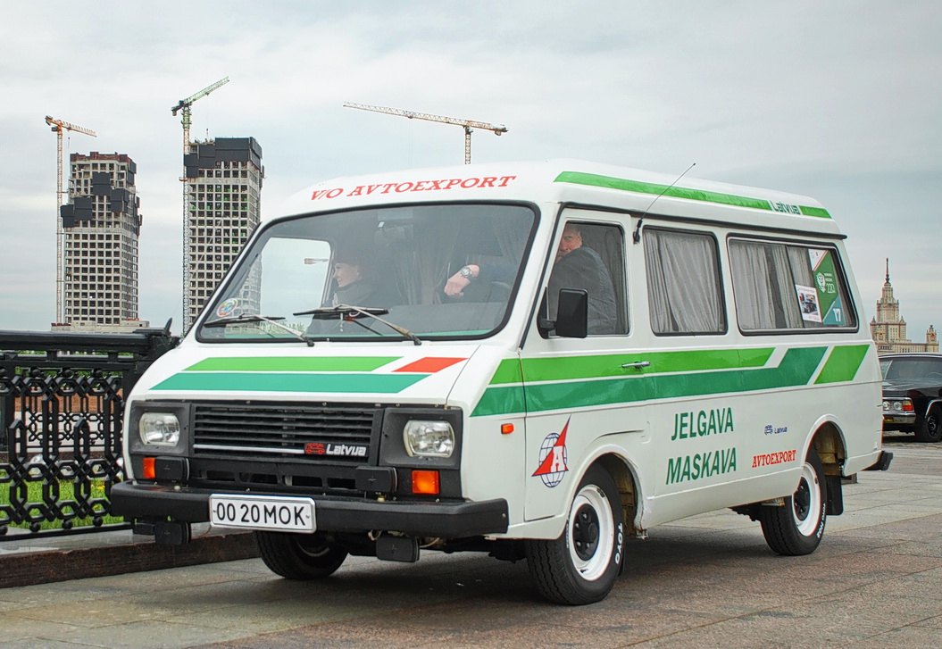 Москва, № Е 415 МР 797 — РАФ-2915-02 '94-97; Москва — Круг Победы 2026