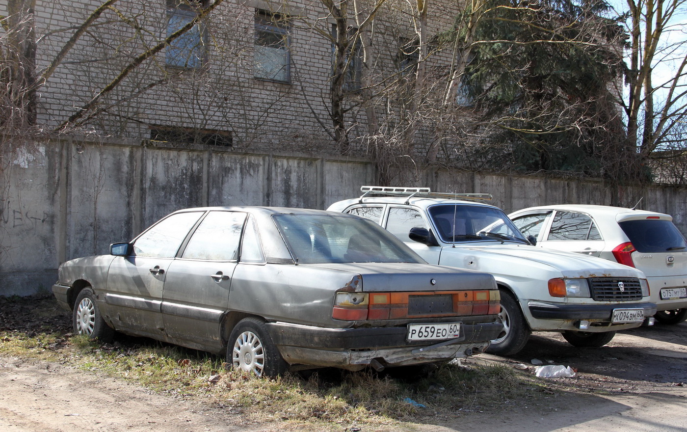 Псковская область, № Р 659 ЕО 60 — Audi 100 (C3) '82-91