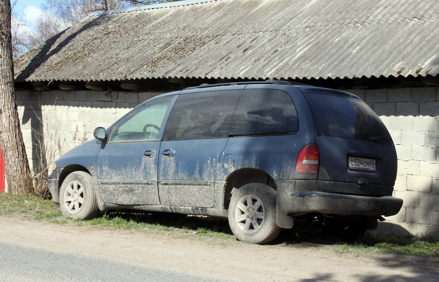 Псковская область, № С 524 СМ 60 — Plymouth Voyager (3G) '95-00