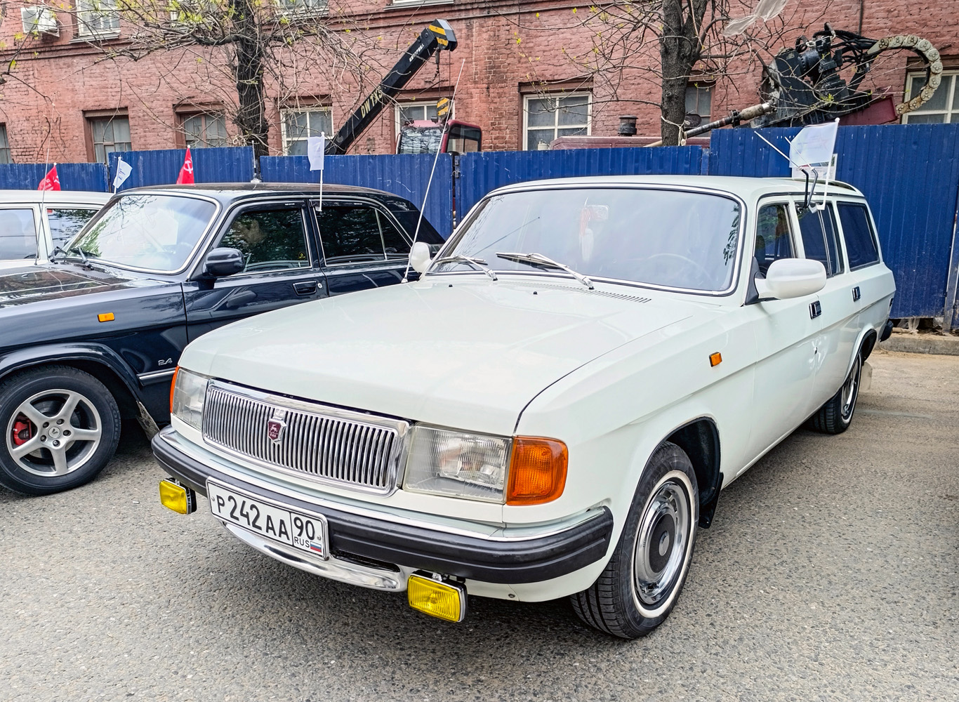 Московская область, № Р 242 АА 90 — ГАЗ-31022 '92-97; Москва — Круг Победы 2026