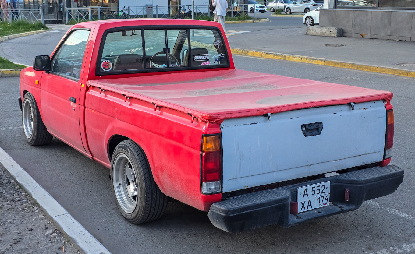 Челябинская область, № А 552 ХА 174 — Nissan Datsun (D21) '85-97