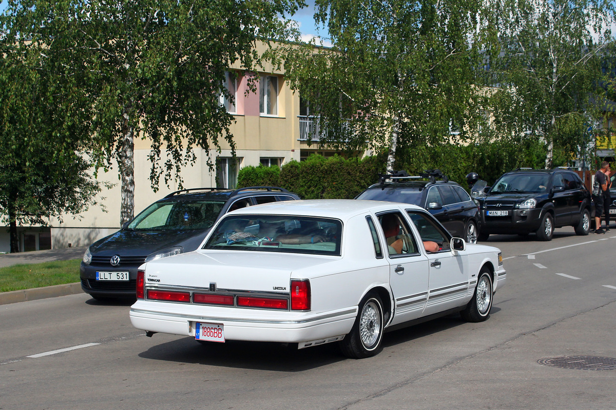 Литва, № 1886 BB — Lincoln Town Car (2G) '90-97; Литва — American Spirit 2025