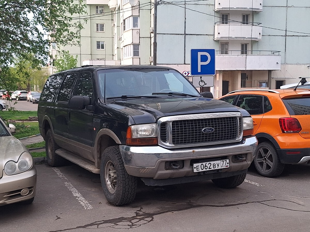 Москва, № Е 062 ВУ 77 — Ford Excursion '99-05