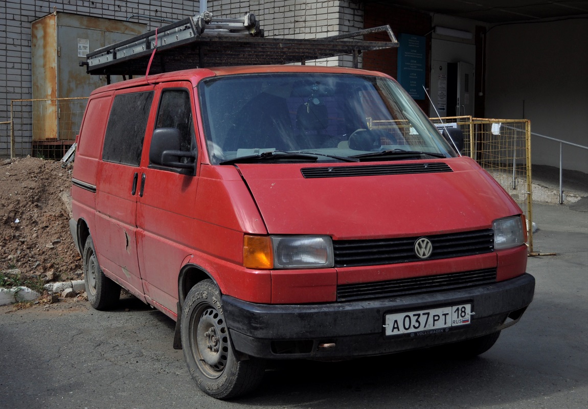 Удмуртия, № А 037 РТ 18 — Volkswagen Typ 2 (T4) '90-03