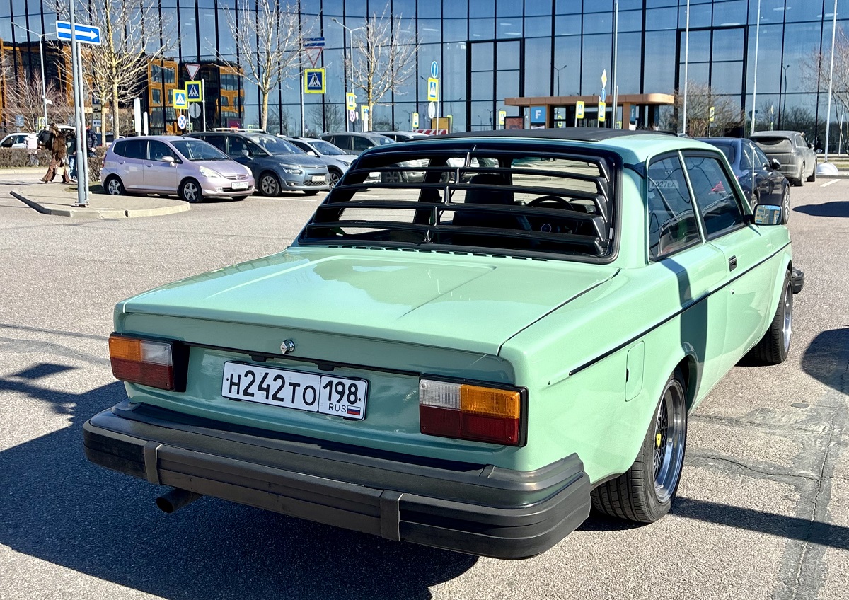 Санкт-Петербург, № Н 242 ТО 198 — Volvo 240 Series (общая модель)