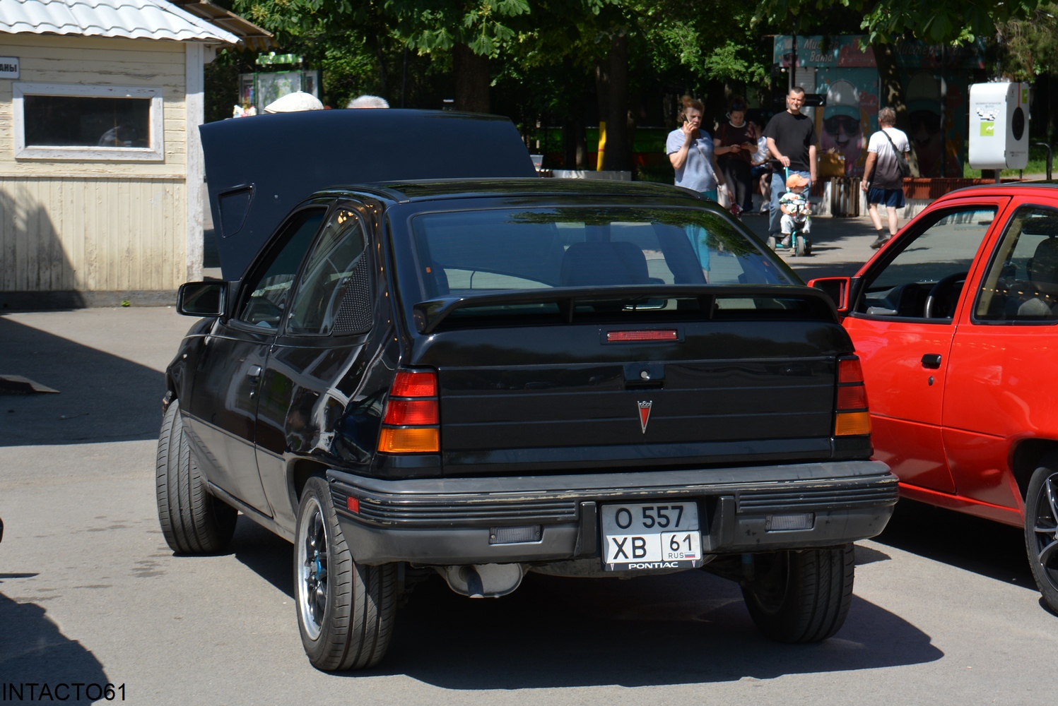 Ростовская область, № О 557 ХВ 61 — Pontiac LeMans (6G) '88-93; Ростовская область — Retro Motor Show_2026_Май