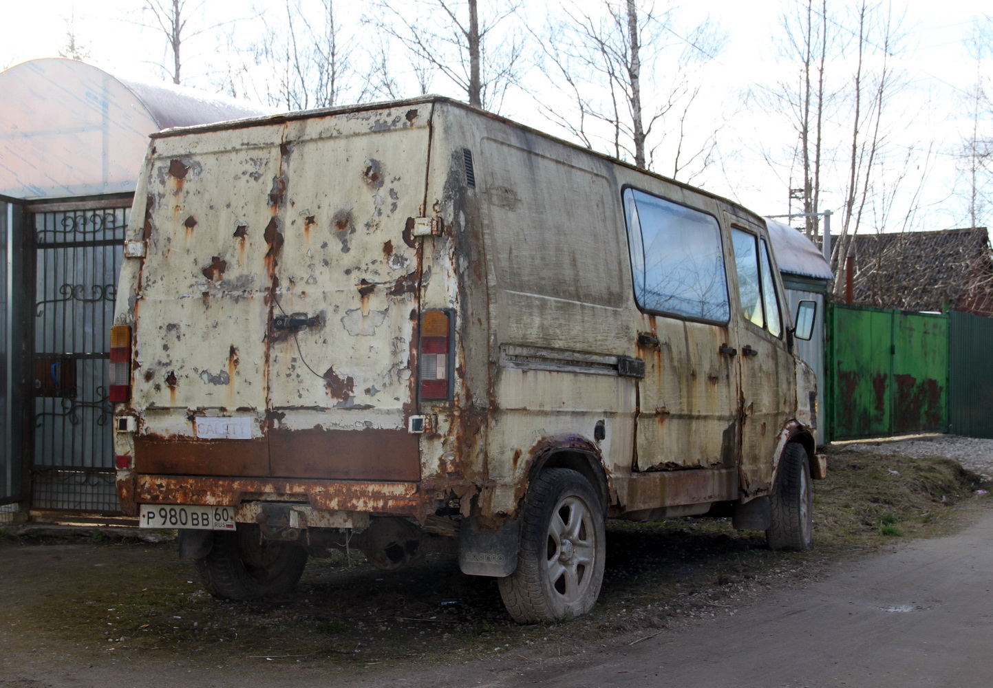 Псковская область, № Р 980 ВВ 60 — Mercedes-Benz T1 307D '76-96