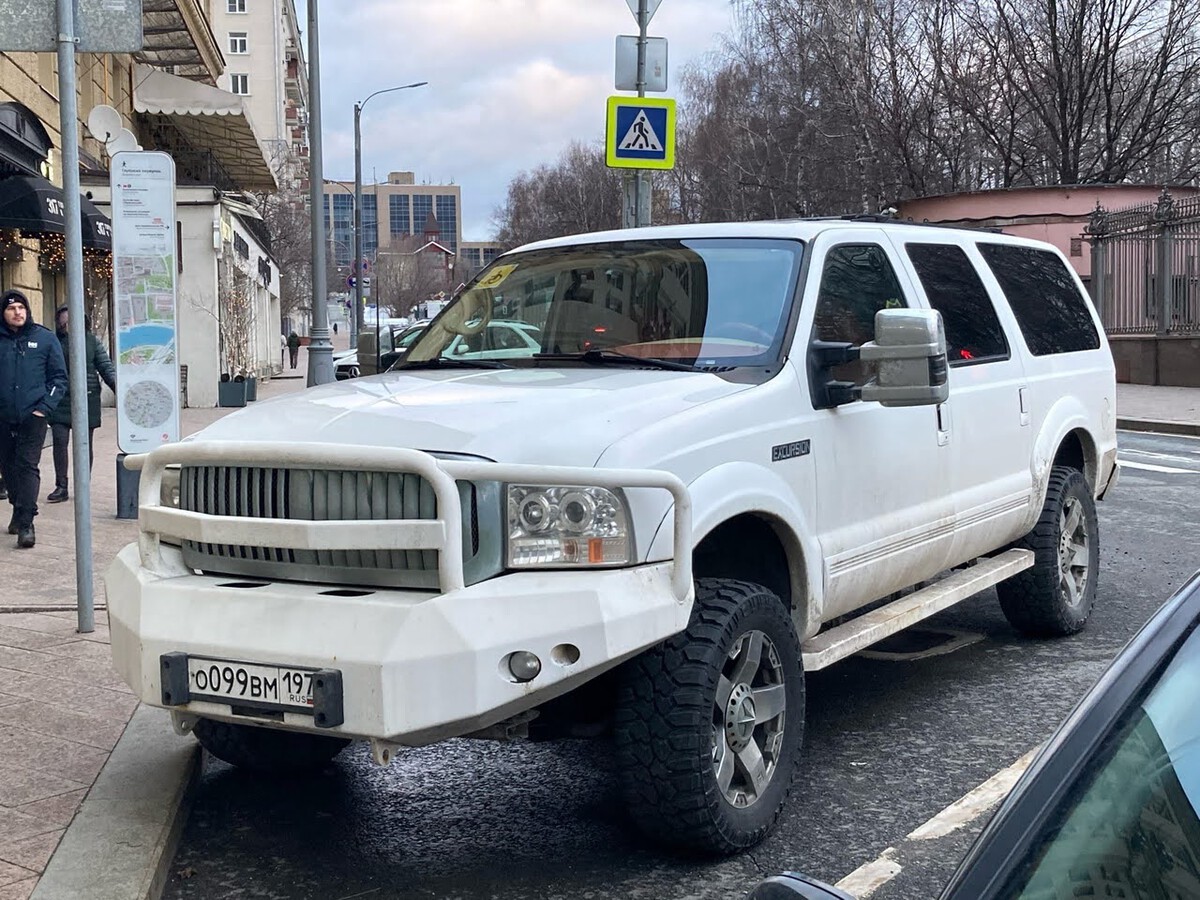 Москва, № О 099 ВМ 197 — Ford Excursion '99-05