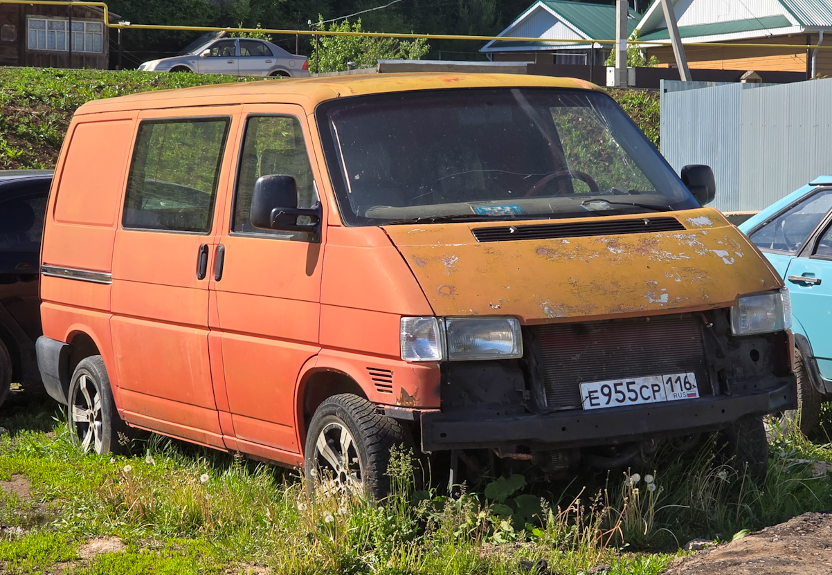 Татарстан, № Е 955 СР 116 — Volkswagen Typ 2 (T4) '90-03