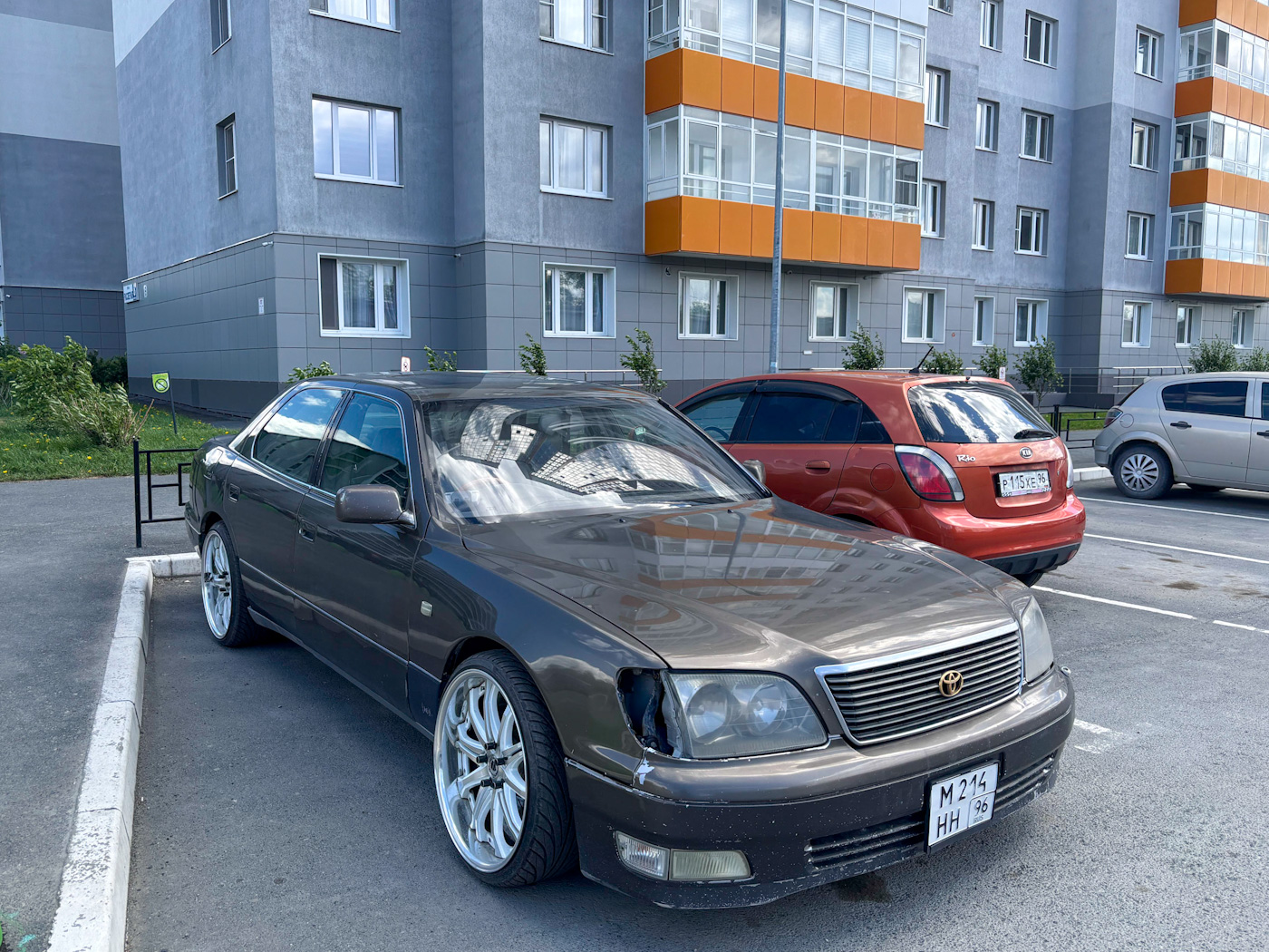 Свердловская область, № М 214 НН 96 — Toyota Celsior (UCF20) '94-97