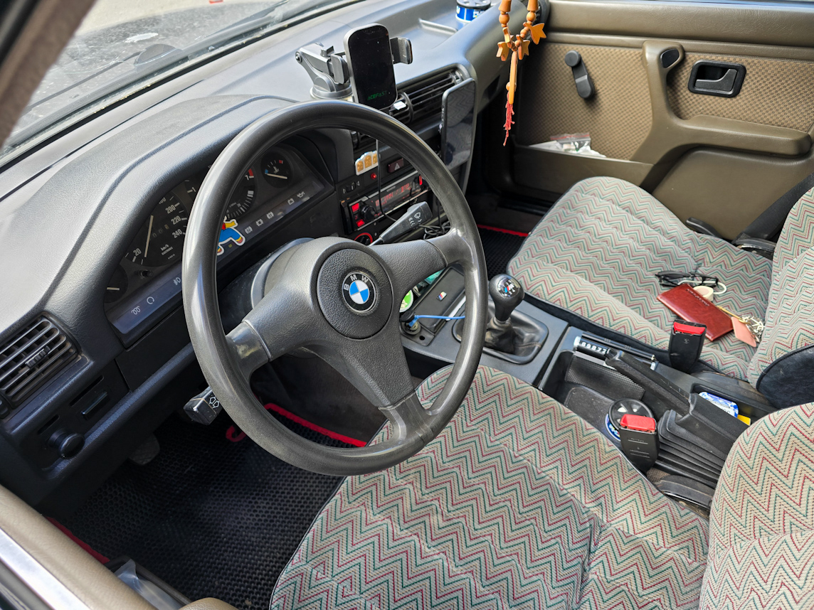 Удмуртия, № В 827 РА 18 — BMW 3 Series (E30) '82-94