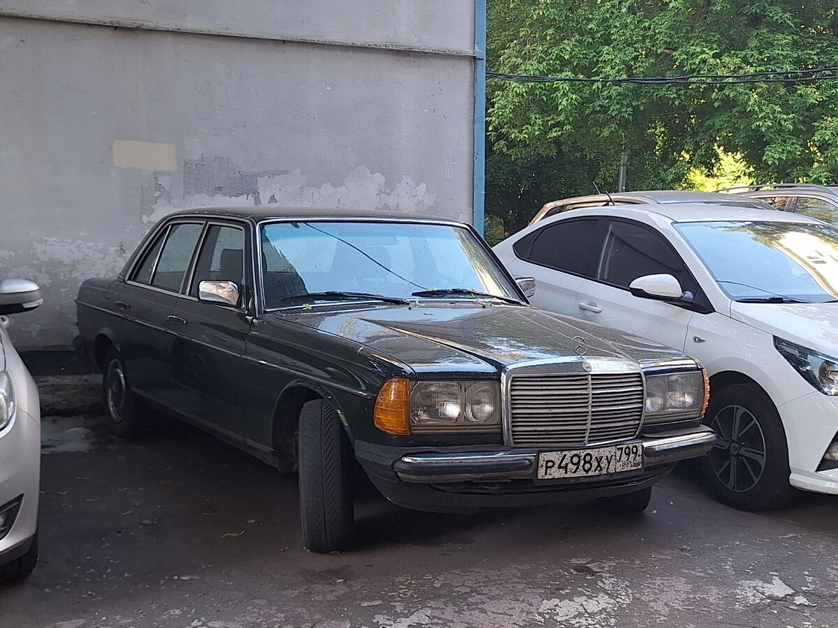 Москва, № Р 498 ХУ 799 — Mercedes-Benz (W123) '76-86