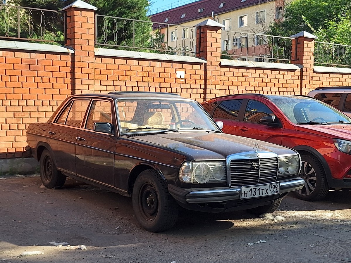 Москва, № Н 131 ТХ 799 — Mercedes-Benz (W123) '76-86
