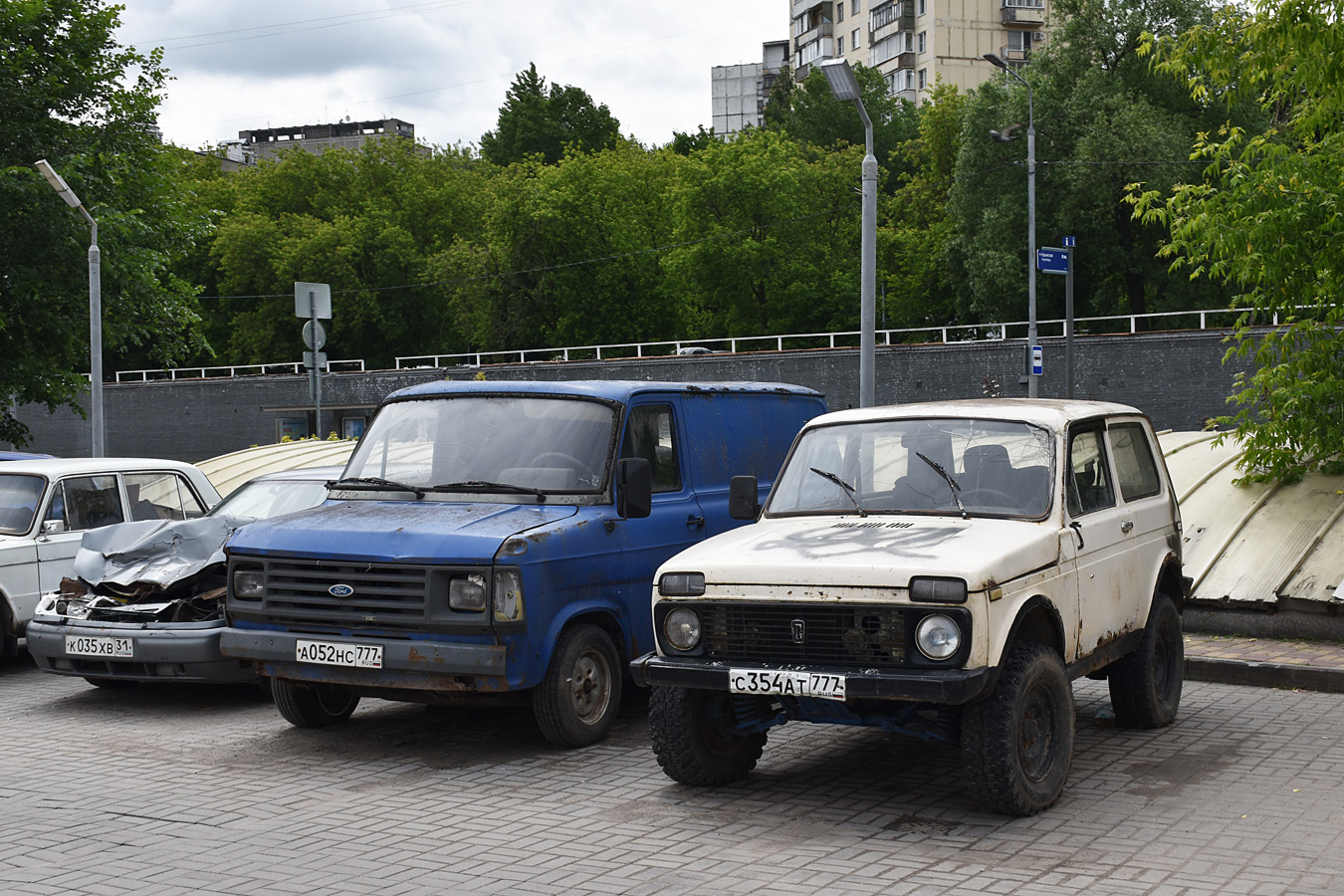 Москва, № А 052 НС 777 — Ford Transit (2G) '78-86; Москва, № С 354 АТ 777 — ВАЗ-2121 Нива '77-94