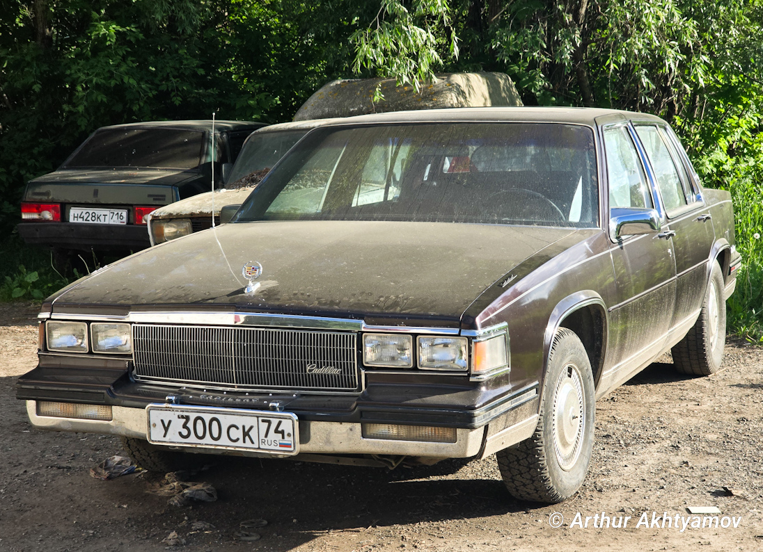 Челябинская область, № У 300 СК 74 — Cadillac Fleetwood (1G) '85-93