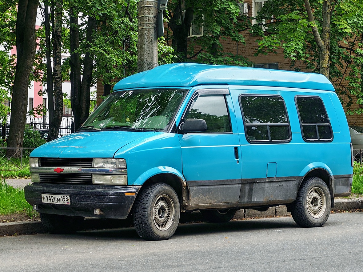 Санкт-Петербург, № Р 142 ЕМ 198 — Chevrolet Astro (2G) '95-05