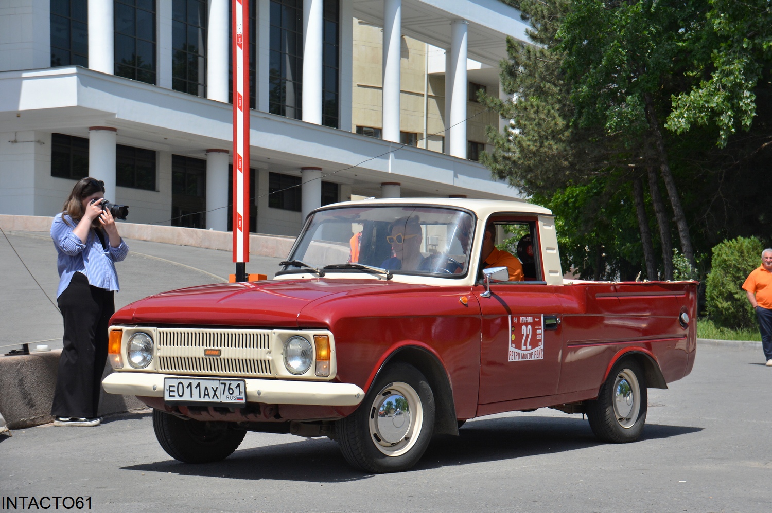 Ростовская область, № Е 011 АХ 761 — Иж-2715-01 '82-01; Ростовская область — Retro Motor Show_2026_Май