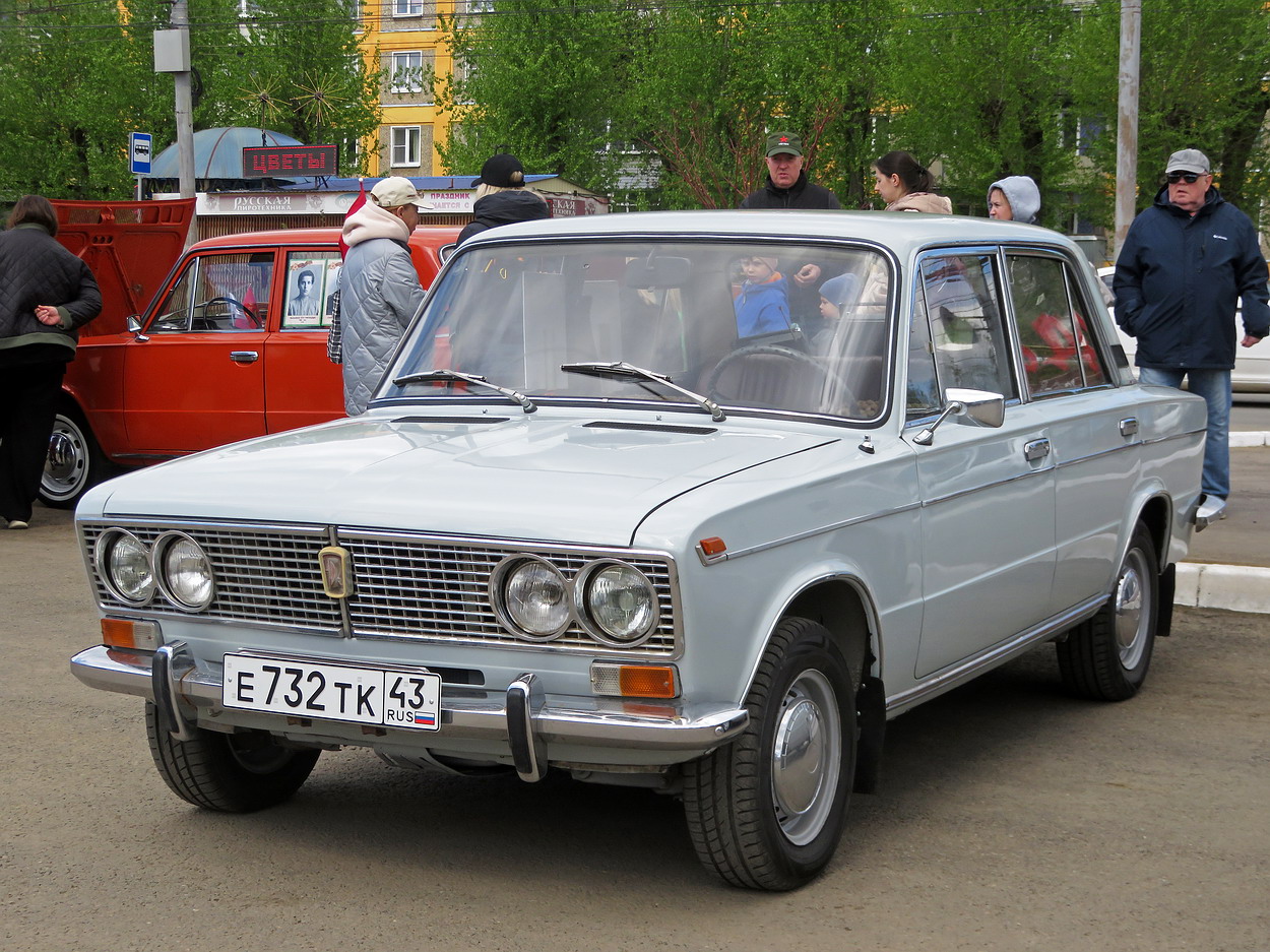 Кировская область, № Е 732 ТК 43 — ВАЗ-2103 Жигули '72-84; Кировская область — Выставка ретро-автомобилей в Кирове в честь Дня Победы 9 мая 2026 года