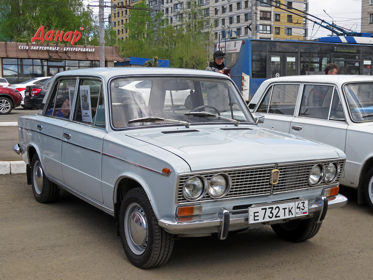 Кировская область, № Е 732 ТК 43 — ВАЗ-2103 Жигули '72-84; Кировская область — Выставка ретро-автомобилей в Кирове в честь Дня Победы 9 мая 2026 года