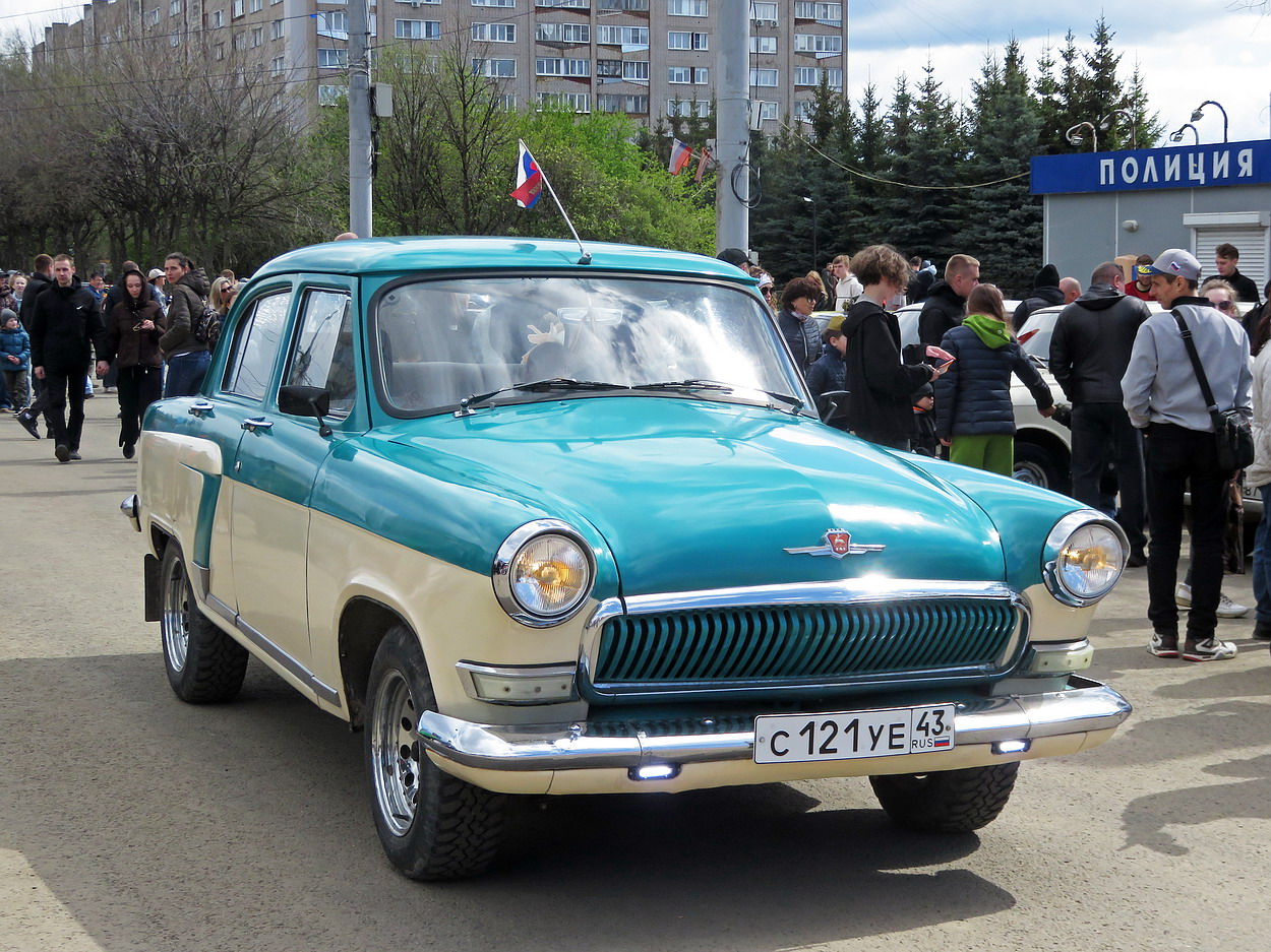 Кировская область, № С 121 УЕ 43 — ГАЗ-21Р Волга '65-70; Кировская область — Выставка ретро-автомобилей в Кирове в честь Дня Победы 9 мая 2026 года