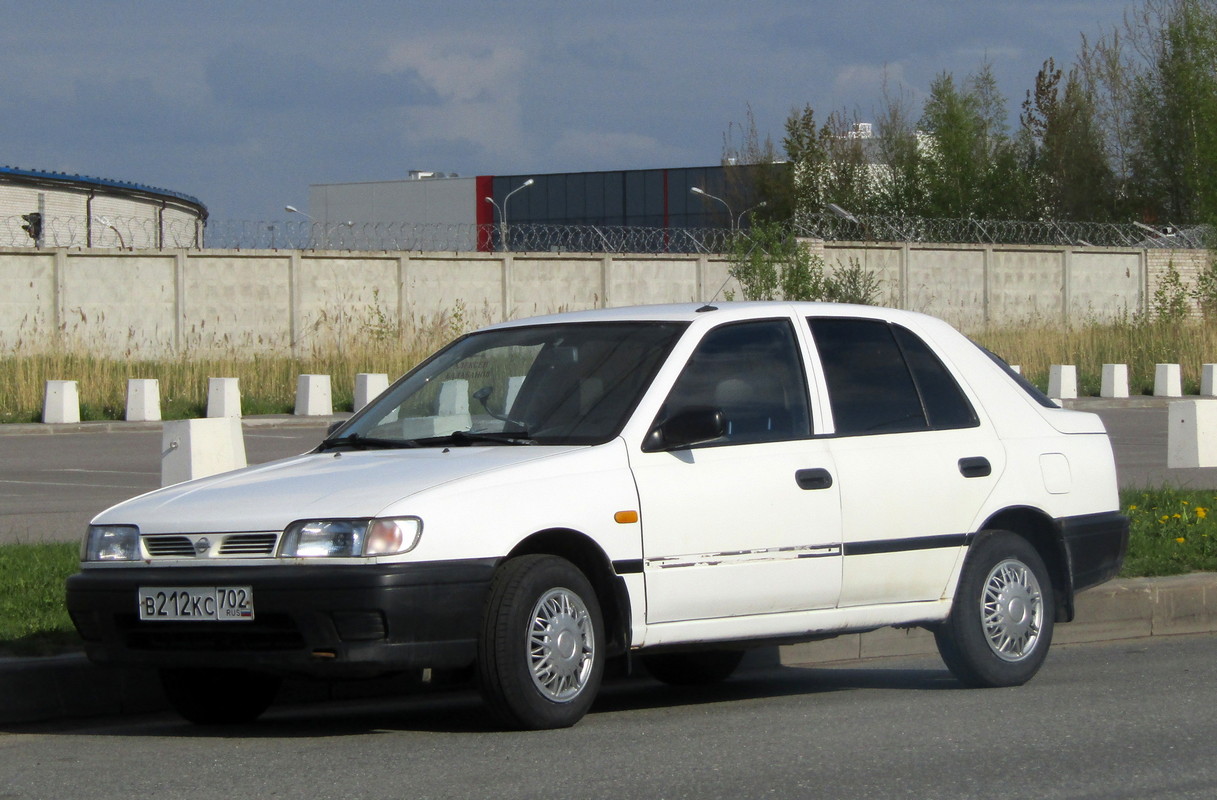 Башкортостан, № В 212 КС 702 — Nissan Sunny (N14) '91-95