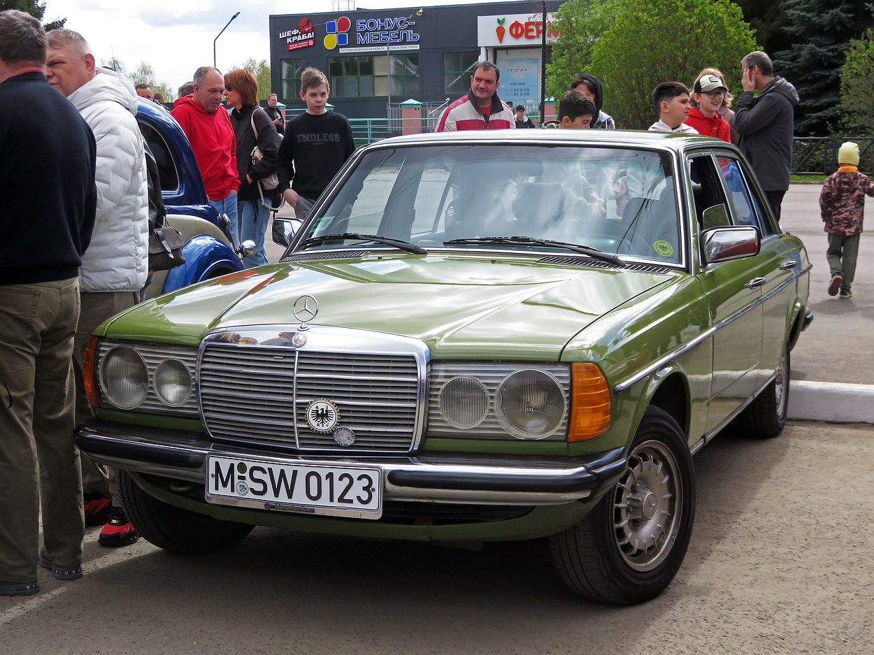 Кировская область, № Х 440 ОЕ 43 — Mercedes-Benz (W123) '76-86; Кировская область — Выставка ретро-автомобилей в Кирове в честь Дня Победы 9 мая 2026 года