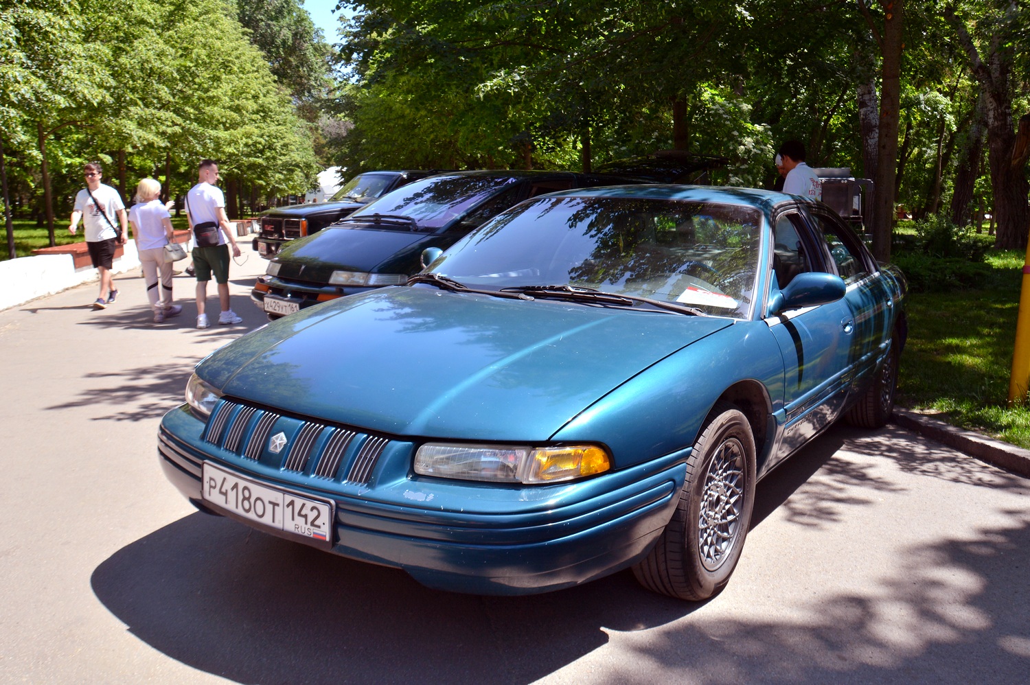 Ростовская область, № Р 418 ОТ 142 — Chrysler Concorde (1G) '93-97; Кемеровская область - Кузбасс — Вне региона; Ростовская область — Retro Motor Show_2026_Май