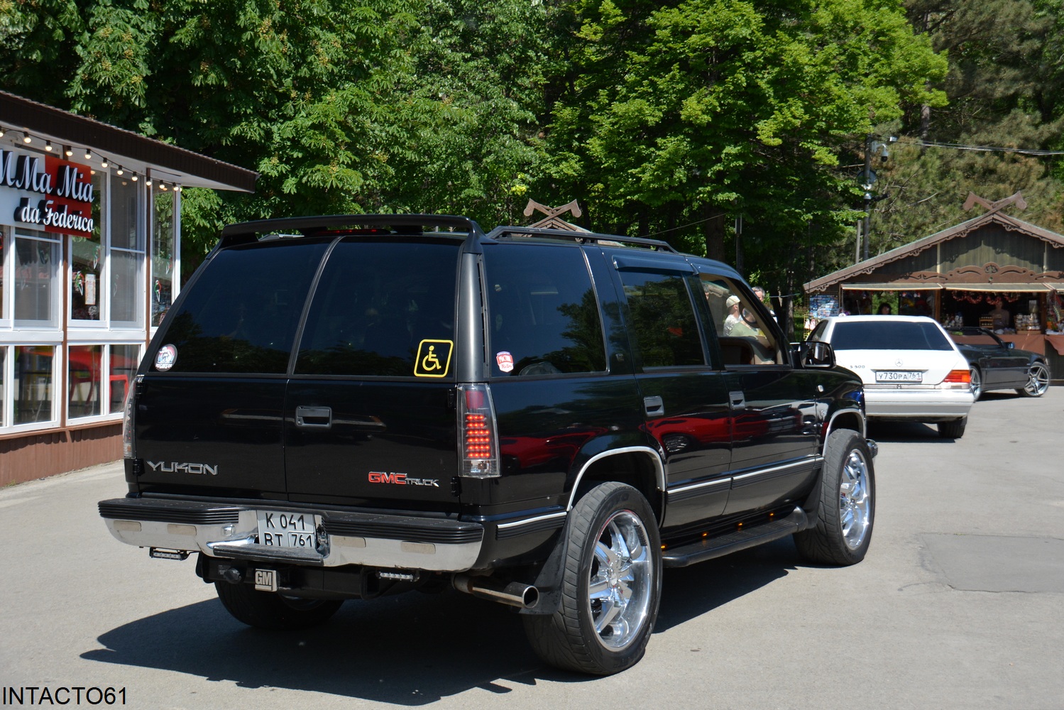 Ростовская область, № К 041 ВТ 761 — GMC Yukon (1G) '91-99; Ростовская область — Retro Motor Show_2026_Май