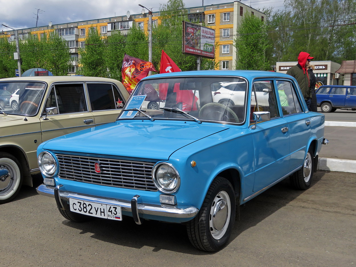 Кировская область, № С 382 УН 43 — ВАЗ-2101 Жигули '70-83; Кировская область — Выставка ретро-автомобилей в Кирове в честь Дня Победы 9 мая 2026 года