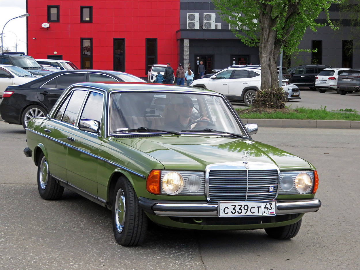 Кировская область, № С 339 СТ 43 — Mercedes-Benz (W123) '76-86; Кировская область — Выставка ретро-автомобилей в Кирове в честь Дня Победы 9 мая 2026 года