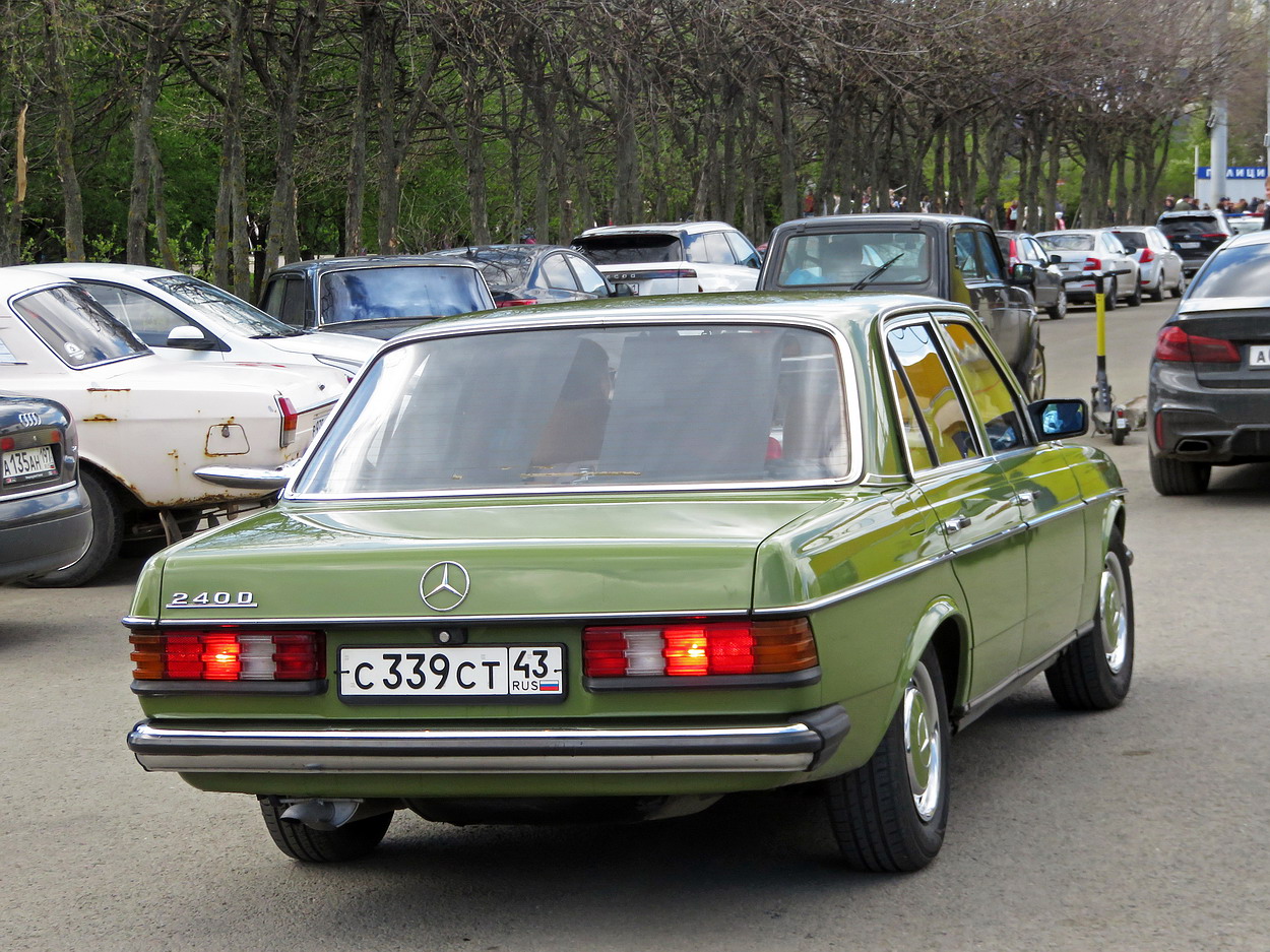 Кировская область, № С 339 СТ 43 — Mercedes-Benz (W123) '76-86; Кировская область — Выставка ретро-автомобилей в Кирове в честь Дня Победы 9 мая 2026 года