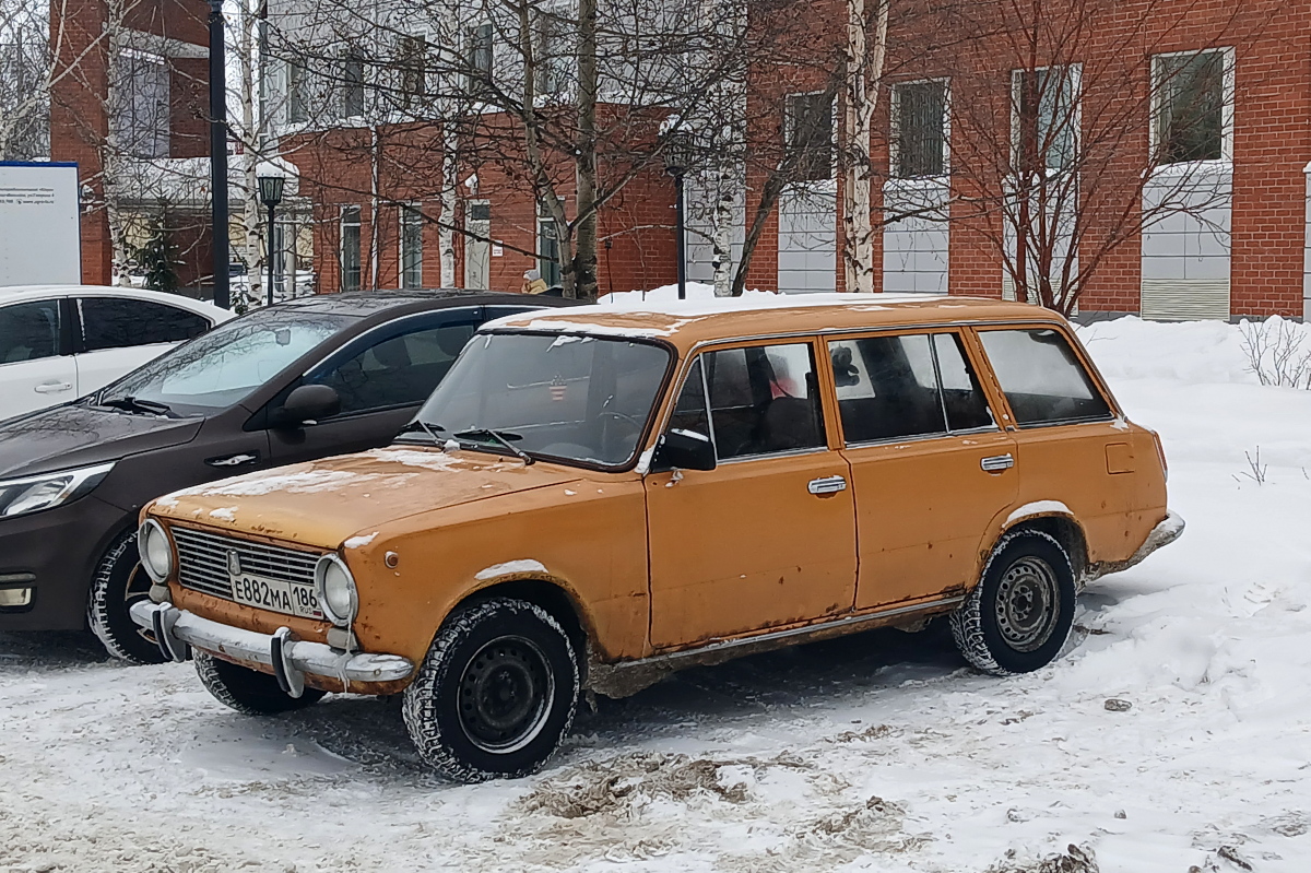 Ханты-Мансийский автоном.округ, № Е 882 МА 186 — ВАЗ-2102 Жигули '71-86