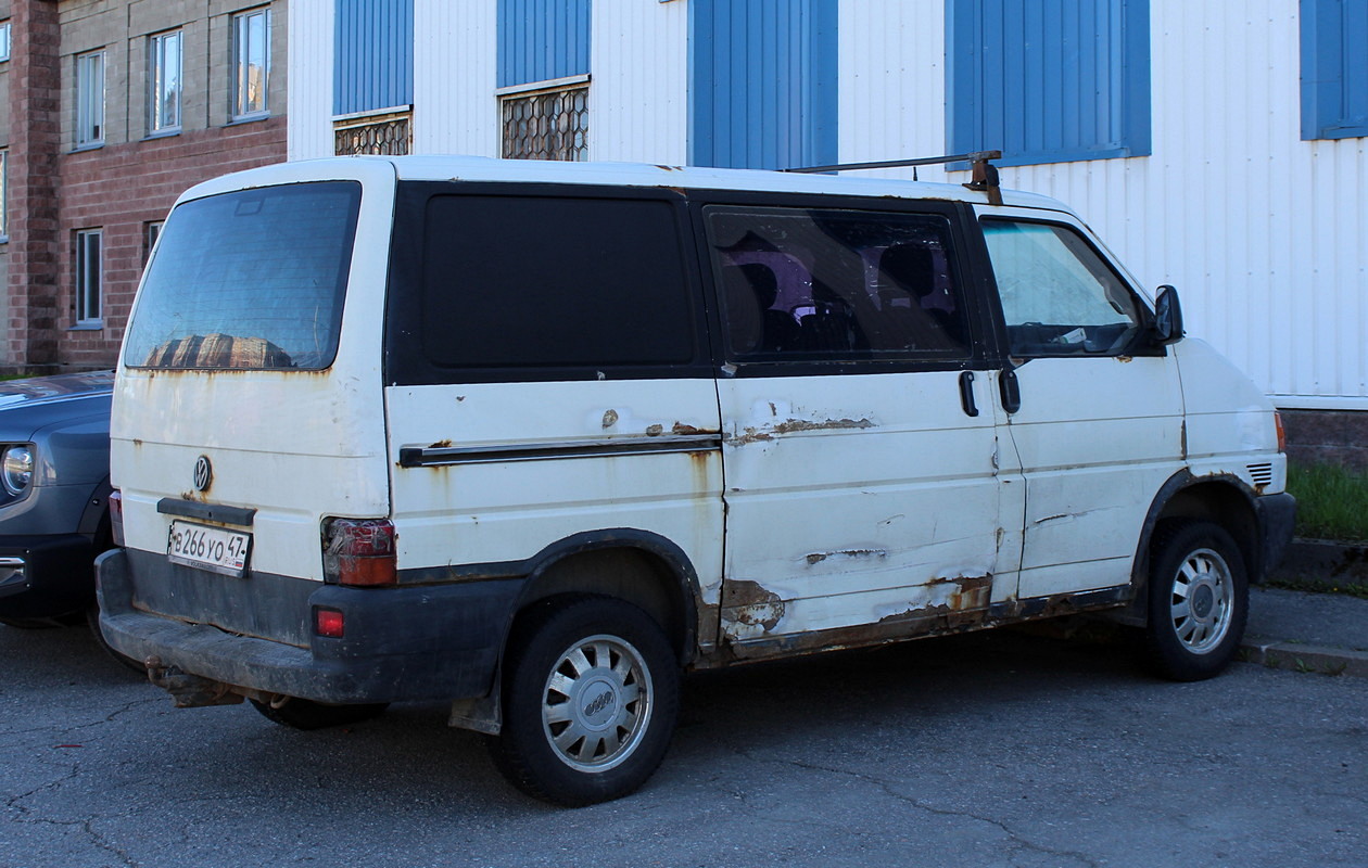 Ленинградская область, № В 266 УО 47 — Volkswagen Typ 2 (T4) '90-03