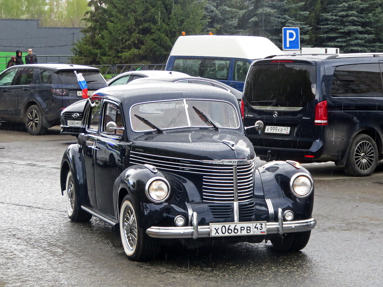 Кировская область, № Х 066 РВ 43 — Opel Kapitän '38-50; Кировская область — Выставка ретро-автомобилей в Кирове в честь Дня Победы 9 мая 2026 года