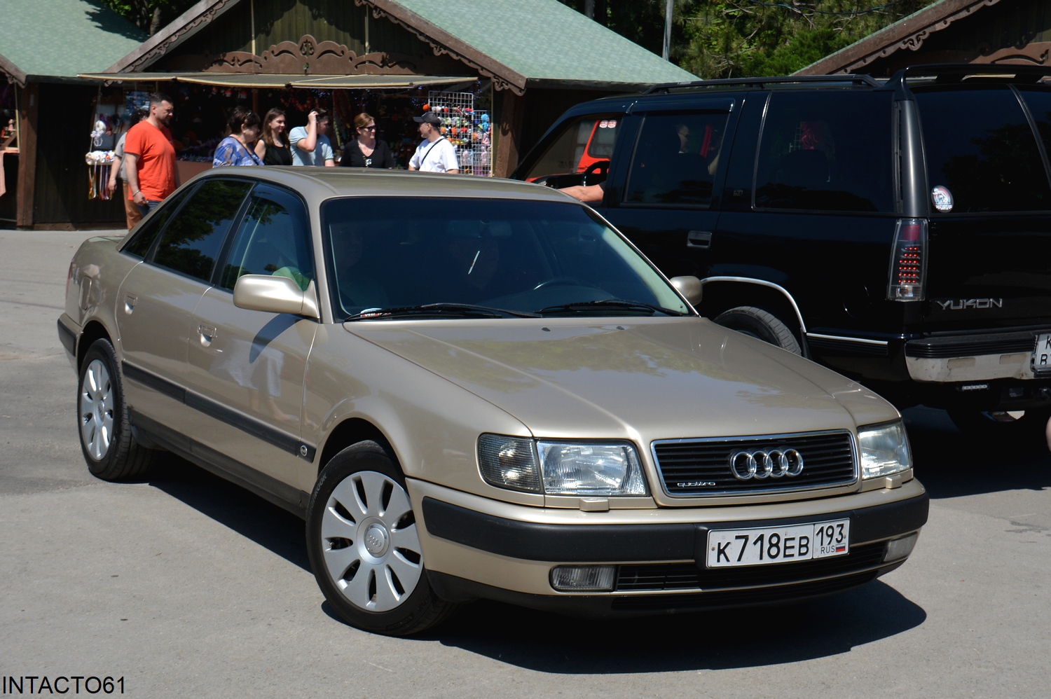 Краснодарский край, № К 718 ЕВ 193 — Audi 100 (C4) '90-94; Ростовская область — Retro Motor Show_2026_Май