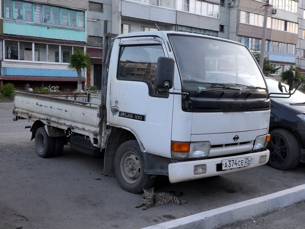 Приморский край, № А 374 СЕ 25 — Nissan Atlas (F23/H41) '92-07